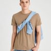 Áo thun nam cotton cổ tròn AE màu be