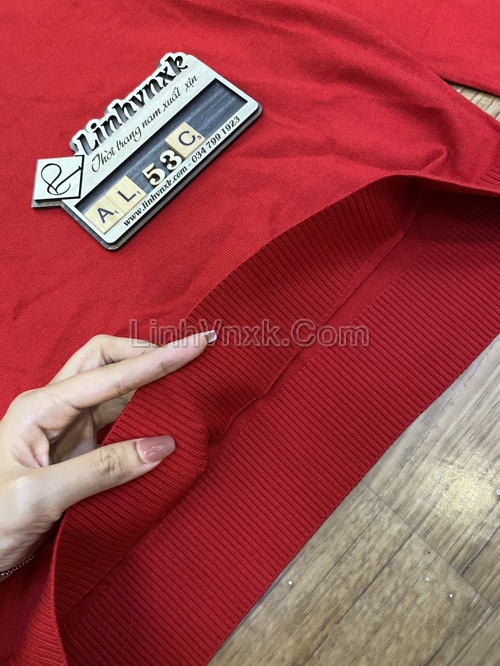 Áo len Polham màu đỏ sz nhỏ (45-65kg)